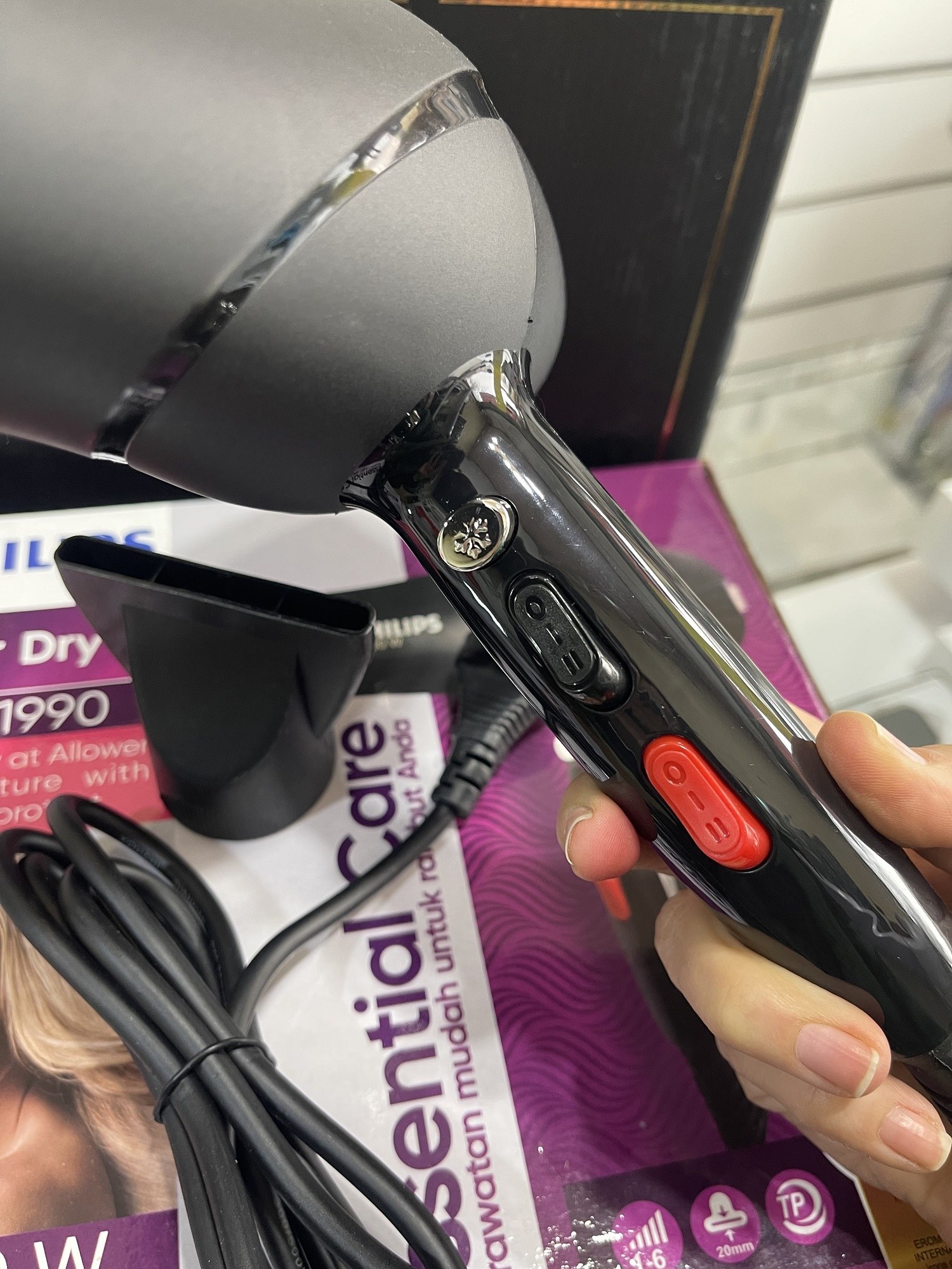 YTUr7WsoMw6R1eCH.jpg